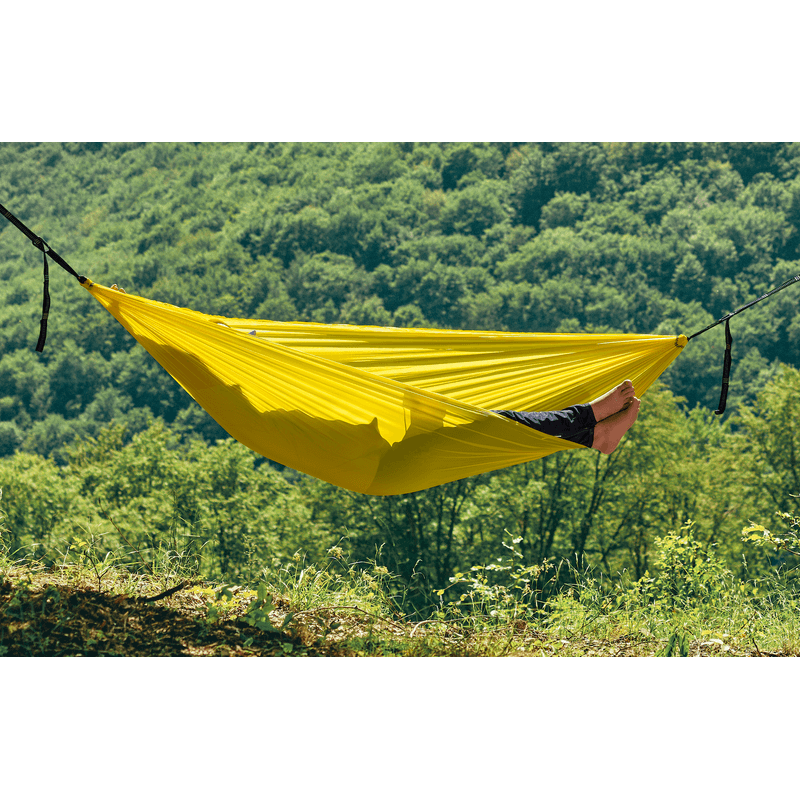 Casa si Gradina - Gradina si terasa - Balansoare si hamace - Hamace si suporturi - Hamac hikerjoy PRO,material ripstop, 270x150 cm,curele prindere si carabine incluse, galben - Infinity.ro