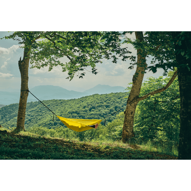 Casa si Gradina - Gradina si terasa - Balansoare si hamace - Hamace si suporturi - Hamac hikerjoy PRO,material ripstop, 270x150 cm,curele prindere si carabine incluse, galben - Infinity.ro