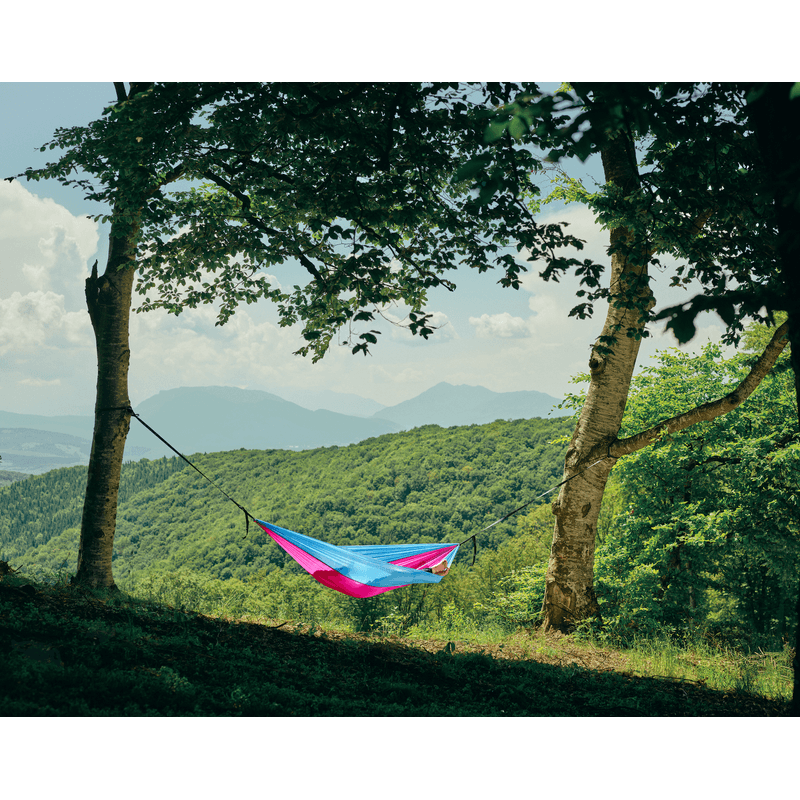 Casa si Gradina - Gradina si terasa - Balansoare si hamace - Hamace si suporturi - Hamac hikerjoy,material tip parasuta, ultra usor,portabil,270x140 cm,curele prindere si carabine incluse, roz-sky blue - Infinity.ro