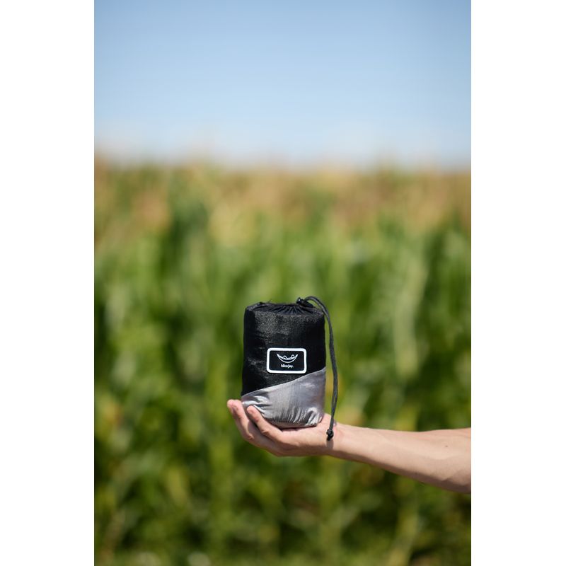 Casa si Gradina - Gradina si terasa - Balansoare si hamace - Hamace si suporturi - Hamac hikerjoy, material tip parasuta, ultra usor, portabil, 270x140 cm, curele prindere si carabine incluse, negru+gri - Infinity.ro