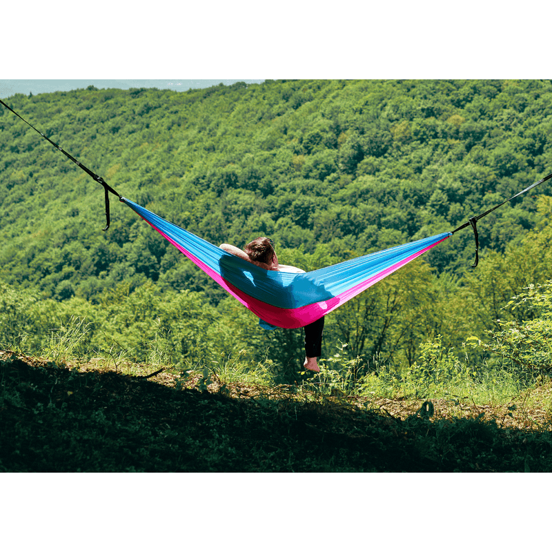Casa si Gradina - Gradina si terasa - Balansoare si hamace - Hamace si suporturi - Hamac hikerjoy,material tip parasuta, ultra usor,portabil,270x140 cm,curele prindere si carabine incluse, roz-sky blue - Infinity.ro