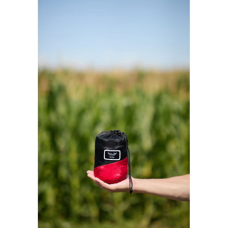 Casa si Gradina - Gradina si terasa - Balansoare si hamace - Hamace si suporturi - Hamac hikerjoy, material tip parasuta, ultra usor, portabil, 270x140 cm, curele prindere si carabine incluse, negru+rosu - Infinity.ro