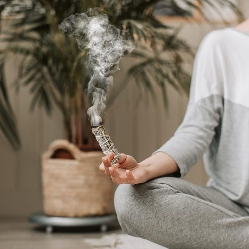 Casa si Gradina - Decoratiuni - Aromaterapie si lumanari - Set curatare energetica cu Agua de Florida, palo santo si salvie alba, 10cm - Infinity.ro