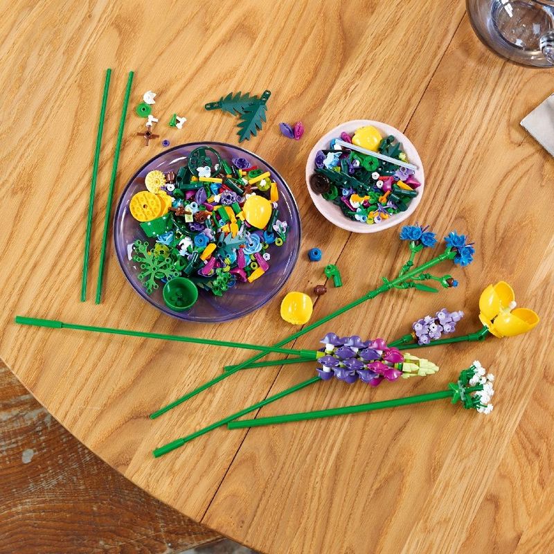 Jucarii, Copii si Bebe - Jucarii si jocuri - Seturi de constructie si cuburi - Seturi de constructie - Lego icons buchet de flori de camp 10313 - Infinity.ro