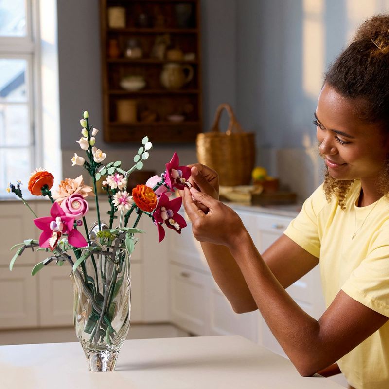 Jucarii, Copii si Bebe - Jucarii si jocuri - Seturi de constructie si cuburi - Seturi de constructie - Lego botanicals buchet de flori roz 10342 - Infinity.ro
