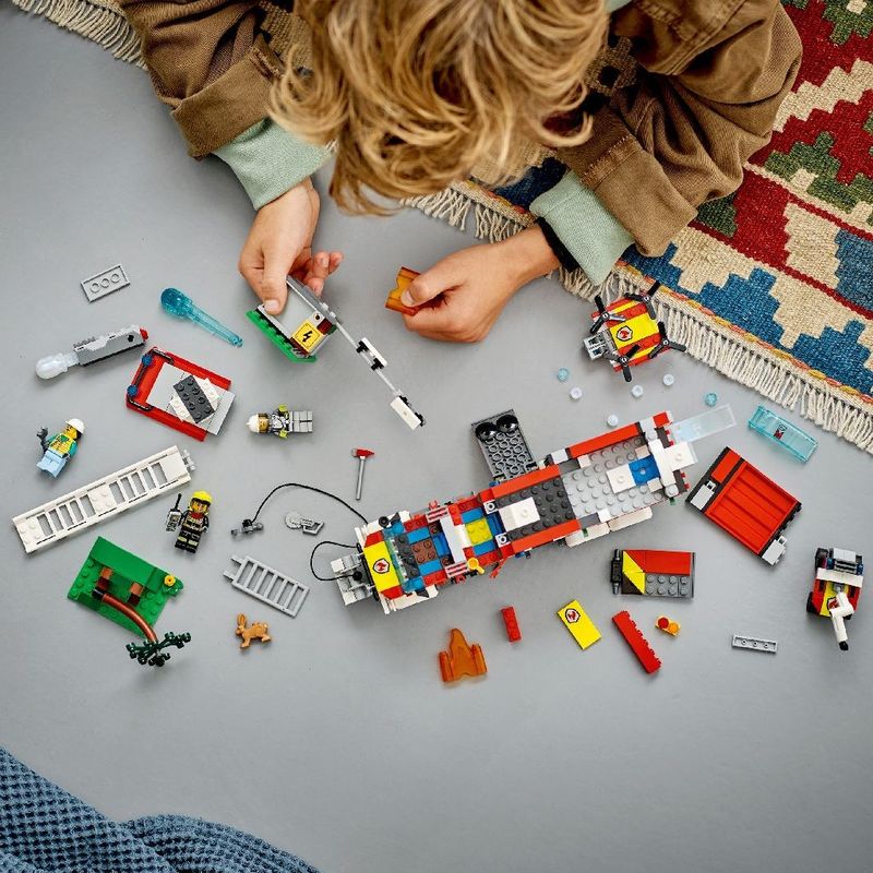 Jucarii, Copii si Bebe - Jucarii si jocuri - Seturi de constructie si cuburi - Seturi de constructie - Lego city masina unitatii de pompieri 60374 - Infinity.ro