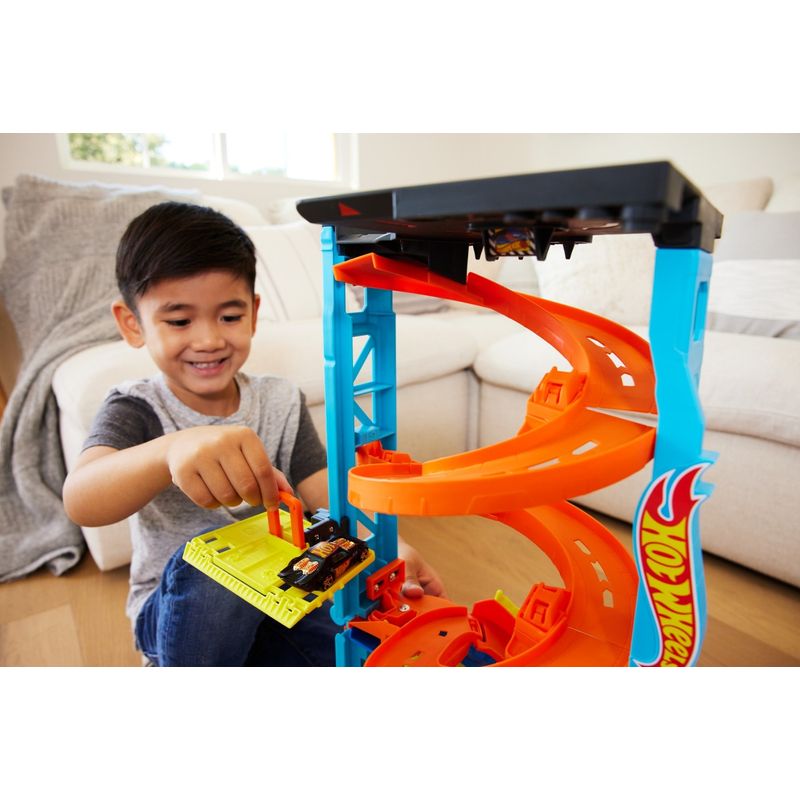 Jucarii, Copii si Bebe - Jucarii si jocuri - Vehicule si jucarii cu telecomanda - Masinute - Hot wheels city turnul de curse - Infinity.ro