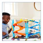 Jucarii, Copii si Bebe - Jucarii si jocuri - Vehicule si jucarii cu telecomanda - Masinute - Hot wheels city turnul de curse - Infinity.ro