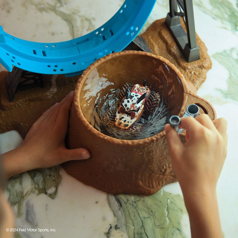 Jucarii, Copii si Bebe - Jucarii si jocuri - Vehicule si jucarii cu telecomanda - Masinute - Monster jam mud blasters set aruncatoare de noroi - Infinity.ro