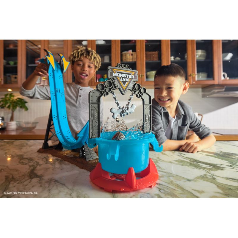 Jucarii, Copii si Bebe - Jucarii si jocuri - Vehicule si jucarii cu telecomanda - Masinute - Monster jam mud blasters set aruncatoare de noroi - Infinity.ro