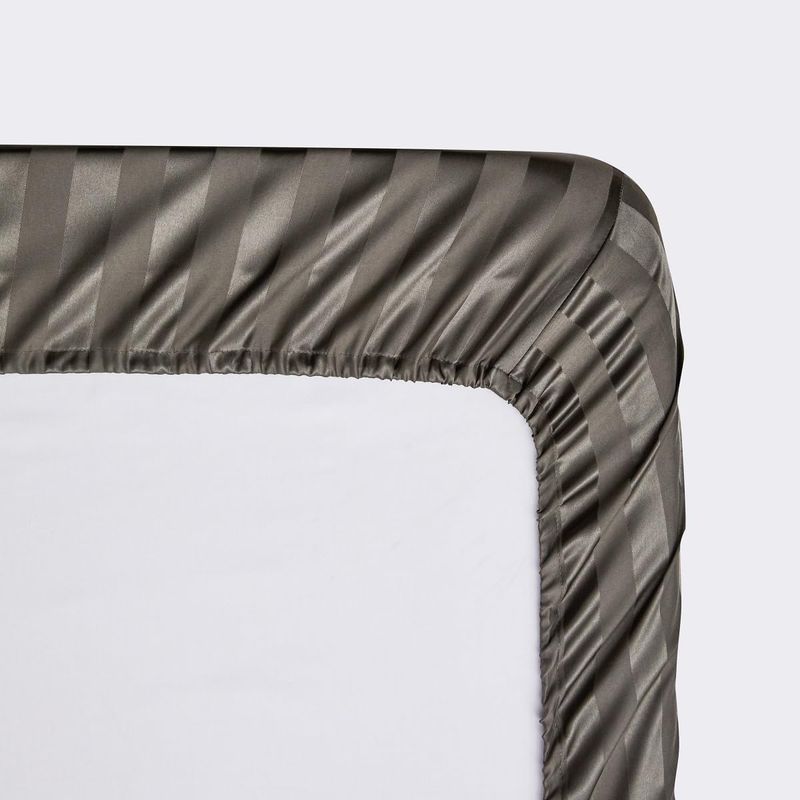 Casa si Gradina - Textile si covoare - Lenjerii de pat - Cearceafuri de pat - Cearceaf cu elastic, 180x200, satin, gri antracit, 30cm, husa protectie pat premium, gri cu dungi - Infinity.ro