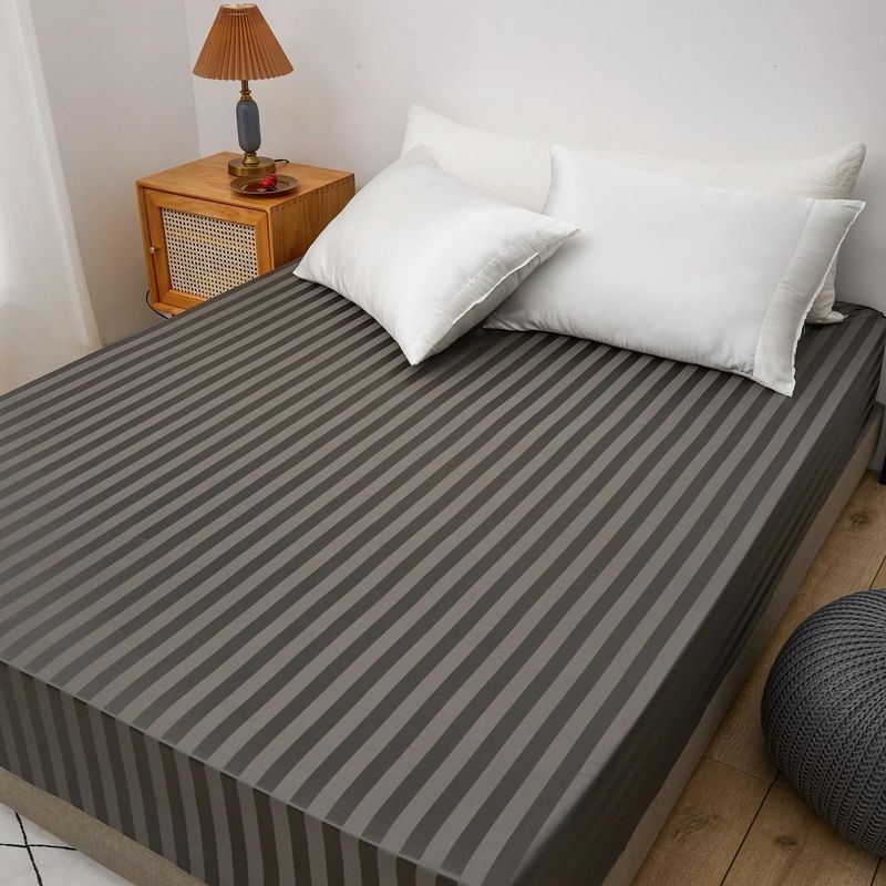 Casa si Gradina - Textile si covoare - Lenjerii de pat - Cearceafuri de pat - Cearceaf cu elastic, 180x200, satin, gri antracit, 30cm, husa protectie pat premium, gri cu dungi - Infinity.ro