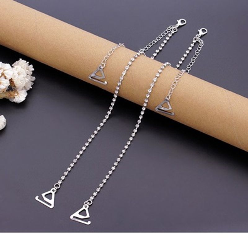 Fashion, accesorii si bijuterii - Femei - Lenjerie si pijamale femei - Lenjerie intima femei - Set bretele reglabile cu un rand de strasuri argintii si bretele reglabile invizibile cu snur transparent - Infinity.ro