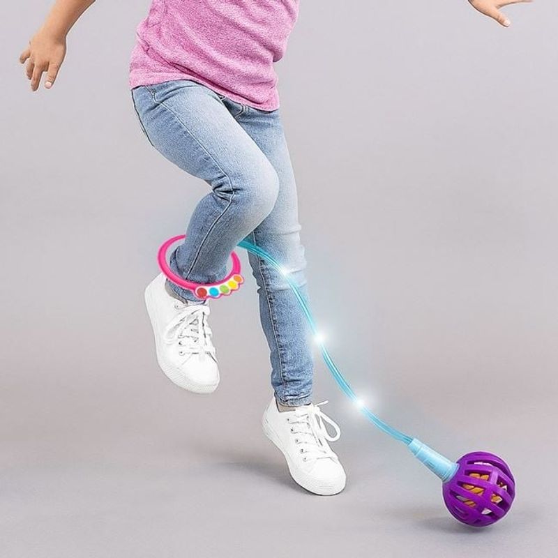 Sport si Outdoor - Echipament Sportiv - Accesorii echipament sportiv - Genti si borsete fitness - Jucarie Interactiva Happy Moves – Skipping Ball cu LED, Distractie si Miscare pentru Copii 3+ - Infinity.ro