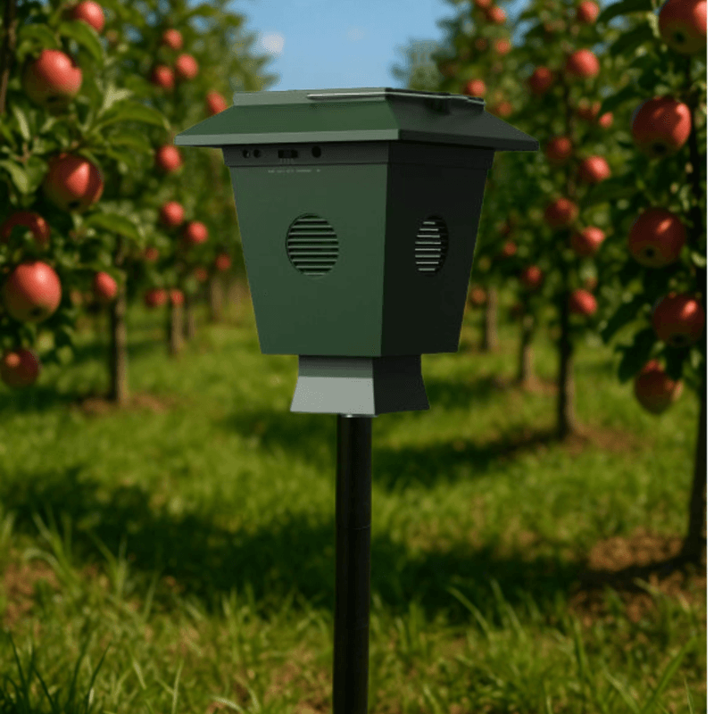 Casa si Gradina - Gradinarit si plante - Intretinere gradina - Articole daunatori gradina - Dispozitiv Anti-Pasari BIRAI® Solar, 4 Difuzoare, Ultrasunete, IP65, 1600m², Curti si Gradini - Infinity.ro