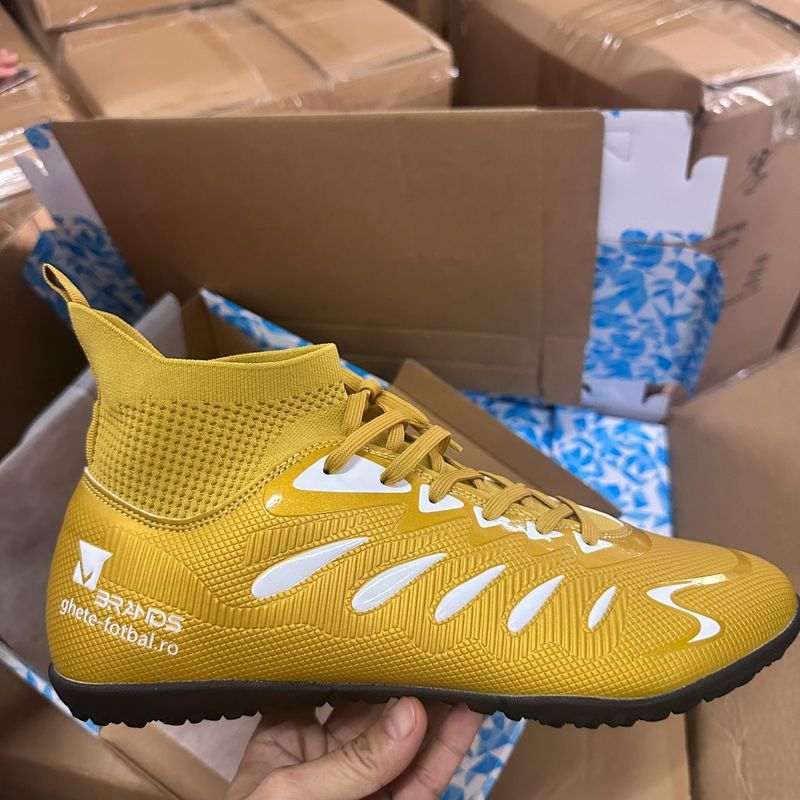 Sport si Outdoor - Echipament Sportiv - Incaltaminte sport - Ghete si bocanci - Ghete de fotbal MBrands, 8.8 cu glezna pentru teren sintetic, galben 44 - Infinity.ro