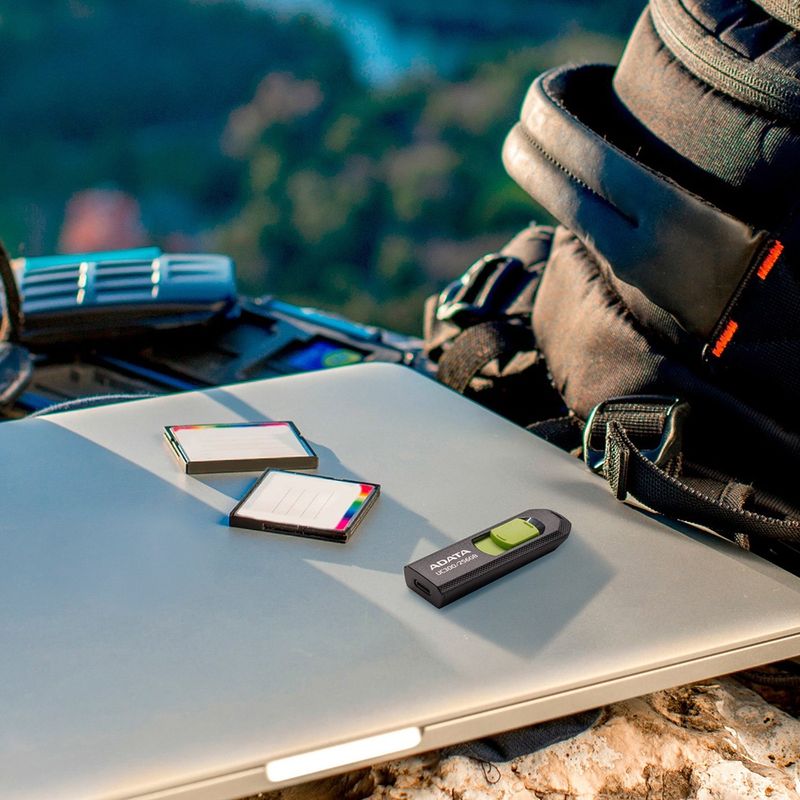 PC, gaming si accesorii - Periferice PC - Memorii USB - Stick de Memorie 32GB, USB-C - Adata (ACHO-UC300-32G-RBK) - Negru / Verde - Infinity.ro