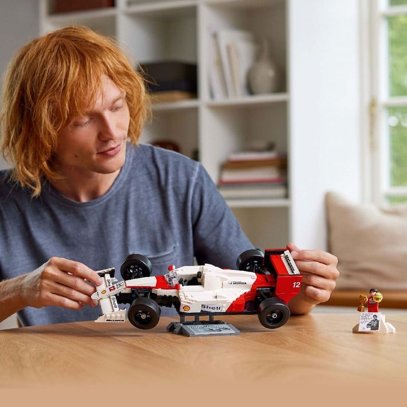 Jucarii, Copii si Bebe - Jucarii si jocuri - Seturi de constructie si cuburi - Seturi de constructie - Lego icons mclaren mp4/4 si ayrton senna 10330 - Infinity.ro