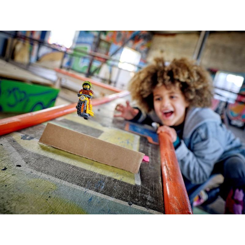 Jucarii, Copii si Bebe - Jucarii si jocuri - Seturi de constructie si cuburi - Seturi de constructie - Lego city motocicleta de cascadorie pentru impact 60297 - Infinity.ro
