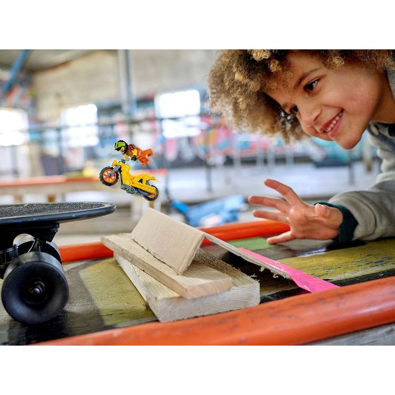 Jucarii, Copii si Bebe - Jucarii si jocuri - Seturi de constructie si cuburi - Seturi de constructie - Lego city motocicleta de cascadorie pentru impact 60297 - Infinity.ro
