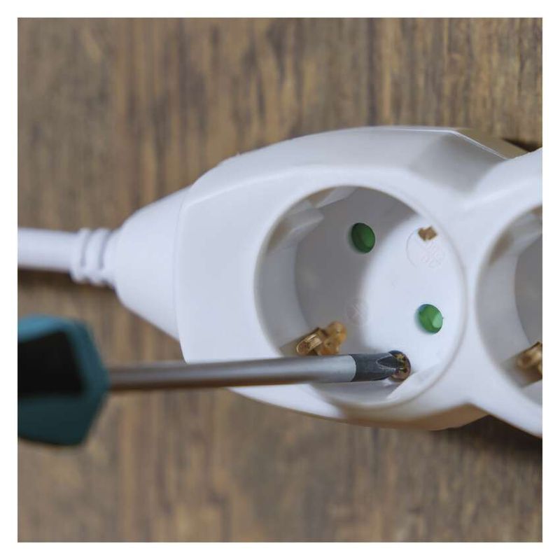 Casa si Gradina - Electrice - Accesorii electrice - Prelungitoare, triple, fise - Prelungitor electric 1.5m 3x Priza Schucko,  alb, cu protectie pentru copii - Infinity.ro