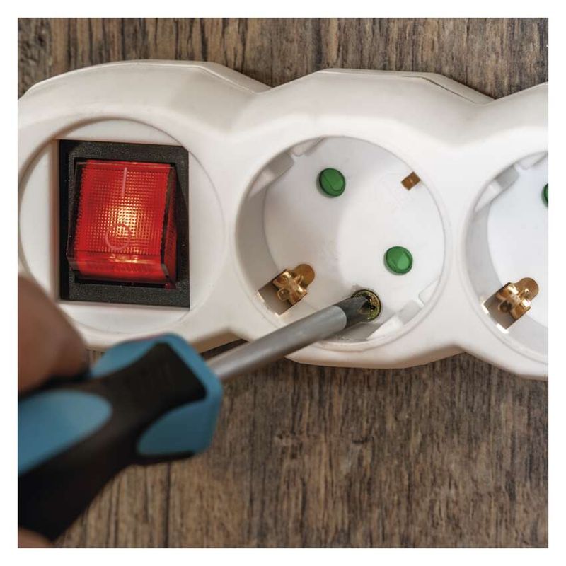 Casa si Gradina - Electrice - Accesorii electrice - Prelungitoare, triple, fise - Prelungitor electric 3m 6x Priza Schucko,  alb, cu protectie pentru copii, cu intrerupator - Infinity.ro