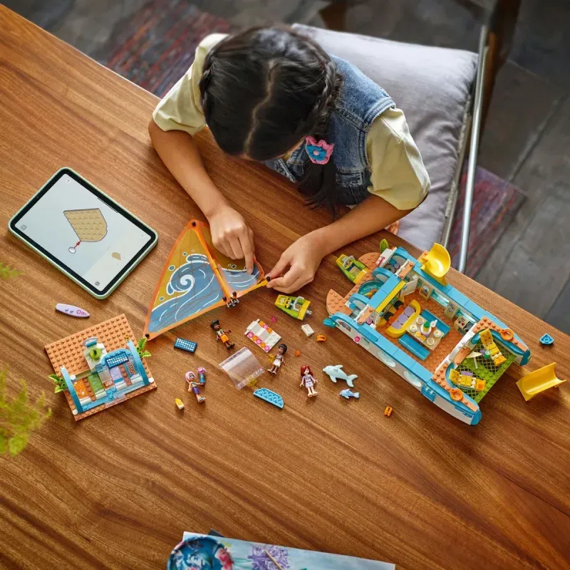 Jucarii, Copii si Bebe - Jucarii si jocuri - Seturi de constructie si cuburi - Seturi de constructie - Lego Friends Calatoria Aventuroasa Cu Barca 42664 - Infinity.ro