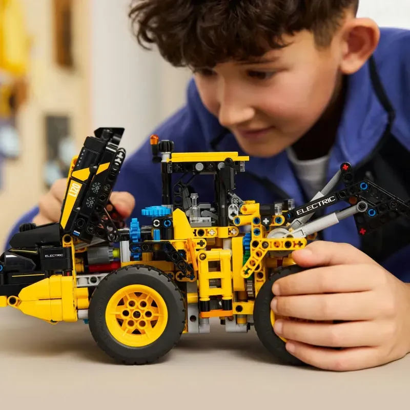 Jucarii, Copii si Bebe - Jucarii si jocuri - Seturi de constructie si cuburi - Seturi de constructie - Lego Technic Incarcator Frontal Volvo L120 Electric 42209 - Infinity.ro