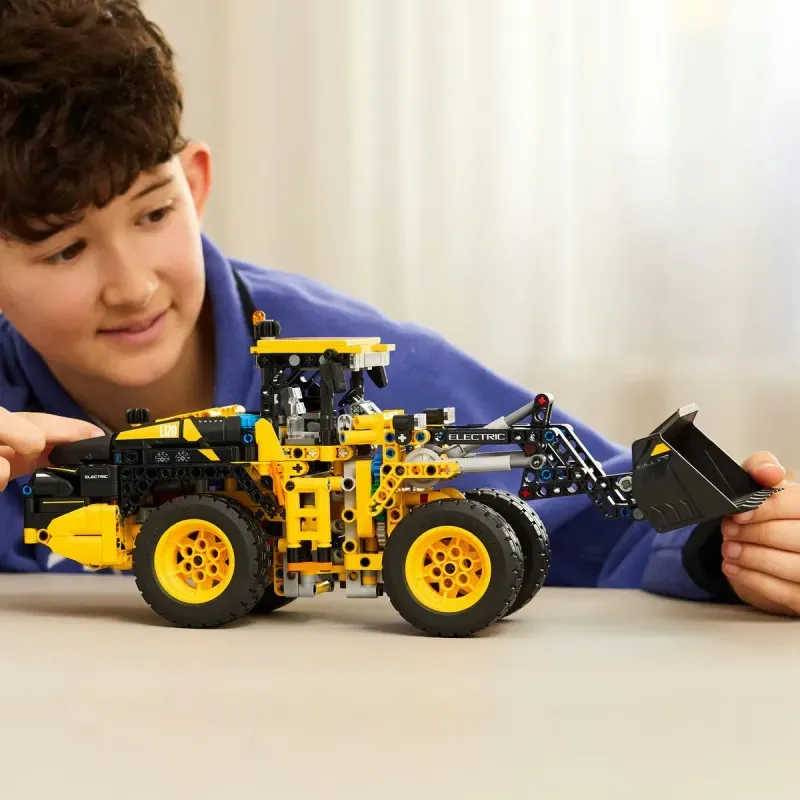 Jucarii, Copii si Bebe - Jucarii si jocuri - Seturi de constructie si cuburi - Seturi de constructie - Lego Technic Incarcator Frontal Volvo L120 Electric 42209 - Infinity.ro