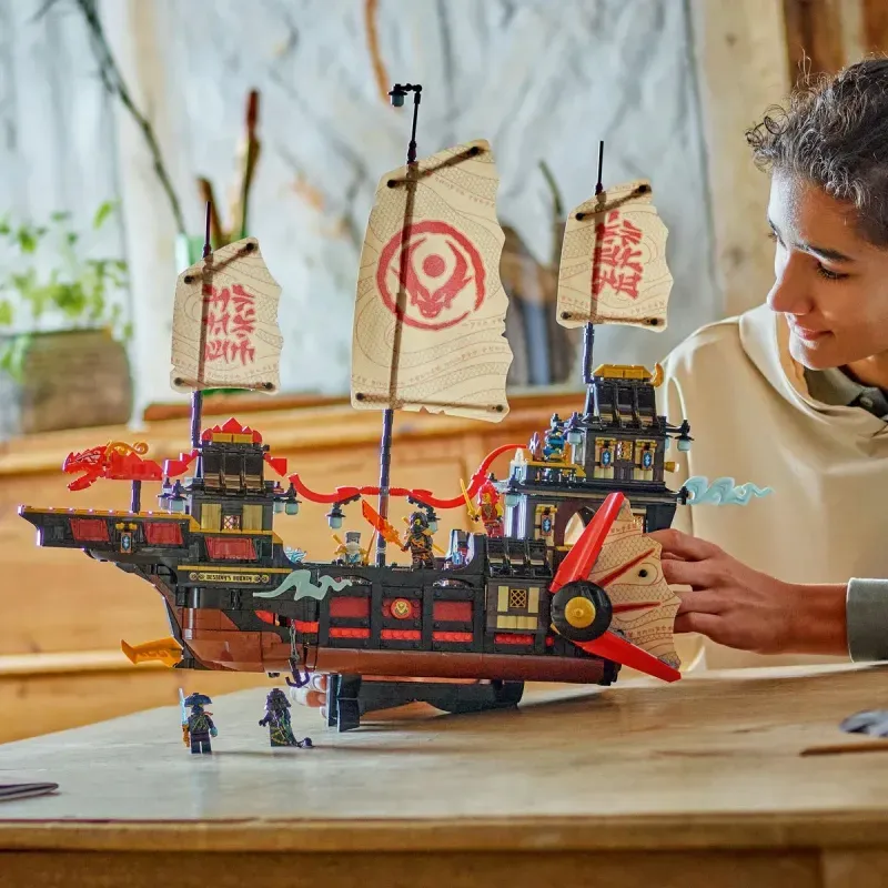 Jucarii, Copii si Bebe - Jucarii si jocuri - Seturi de constructie si cuburi - Seturi de constructie - Lego Ninjago Nava Bounty A Templului 71848 - Infinity.ro