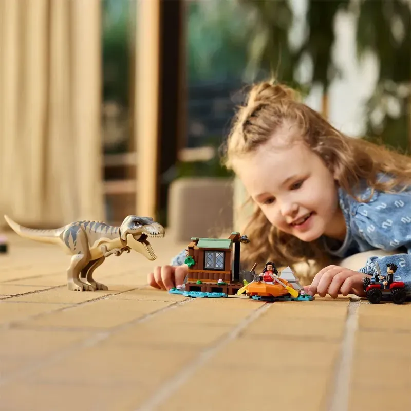 Jucarii, Copii si Bebe - Jucarii si jocuri - Seturi de constructie si cuburi - Seturi de constructie - Lego Jurassic World Renasterea Evadare Pe Rau Din Calea Unui T Rex 76975 - Infinity.ro