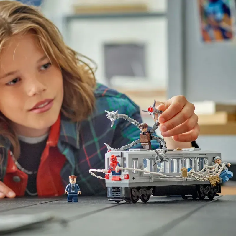 Jucarii, Copii si Bebe - Jucarii si jocuri - Seturi de constructie si cuburi - Seturi de constructie - Lego Marvel Lupta Pe Acoperisul Trenului Omul Paianjen Si Doc Ock 76321 - Infinity.ro