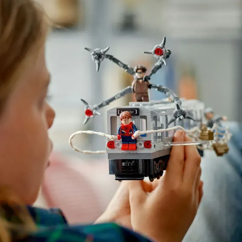 Jucarii, Copii si Bebe - Jucarii si jocuri - Seturi de constructie si cuburi - Seturi de constructie - Lego Marvel Lupta Pe Acoperisul Trenului Omul Paianjen Si Doc Ock 76321 - Infinity.ro