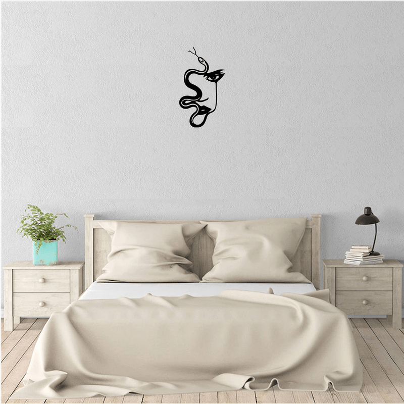 Casa si Gradina - Decoratiuni - Decoratiuni perete - Decor perete Chip de Femeie din Sarpe HH760 din lemn - 32 L x 57 H (cm) - Infinity.ro