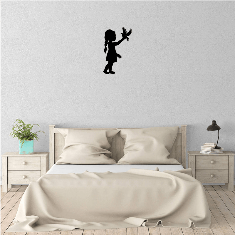 Casa si Gradina - Decoratiuni - Decoratiuni perete - Decor perete Fetita cu Porumbel HH692 din lemn - 35 L x 57 H (cm) - Infinity.ro