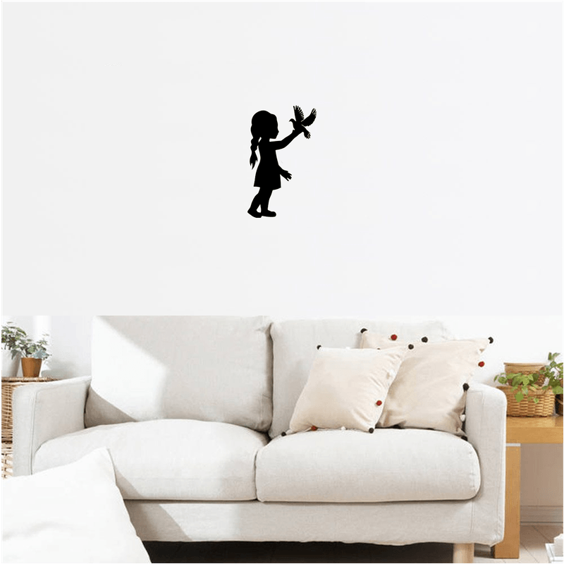 Casa si Gradina - Decoratiuni - Decoratiuni perete - Decor perete Fetita cu Porumbel HH692 din lemn - 35 L x 57 H (cm) - Infinity.ro