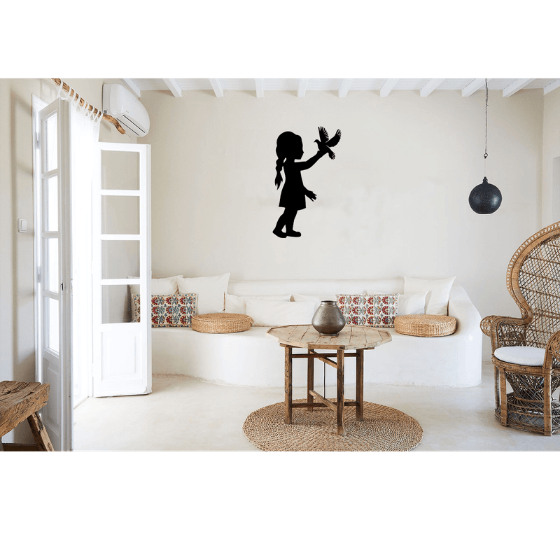 Casa si Gradina - Decoratiuni - Decoratiuni perete - Decor perete Fetita cu Porumbel HH692 din lemn - 35 L x 57 H (cm) - Infinity.ro