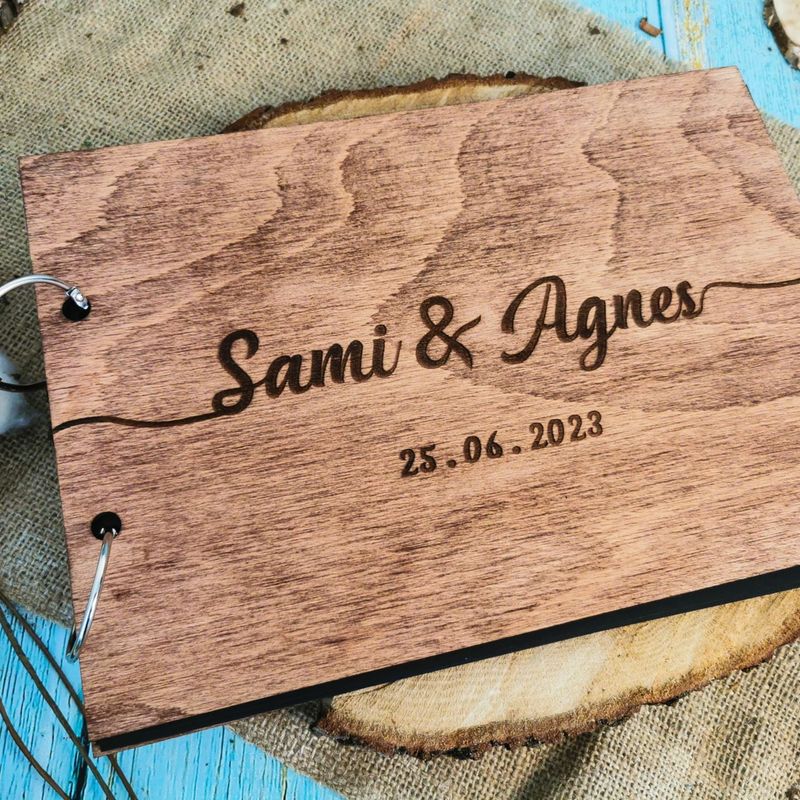 Market - Cadouri - Rame si albume foto - Album Foto GuestBook Nunta HH1639 Model Nume Personalizat din lemn 30 x 21 cm - Infinity.ro