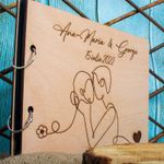 Market - Cadouri - Rame si albume foto - Album Foto GuestBook Nunta HH1593 Personalizat din lemn Siluete Indragostiti 30 x 21 - Infinity.ro