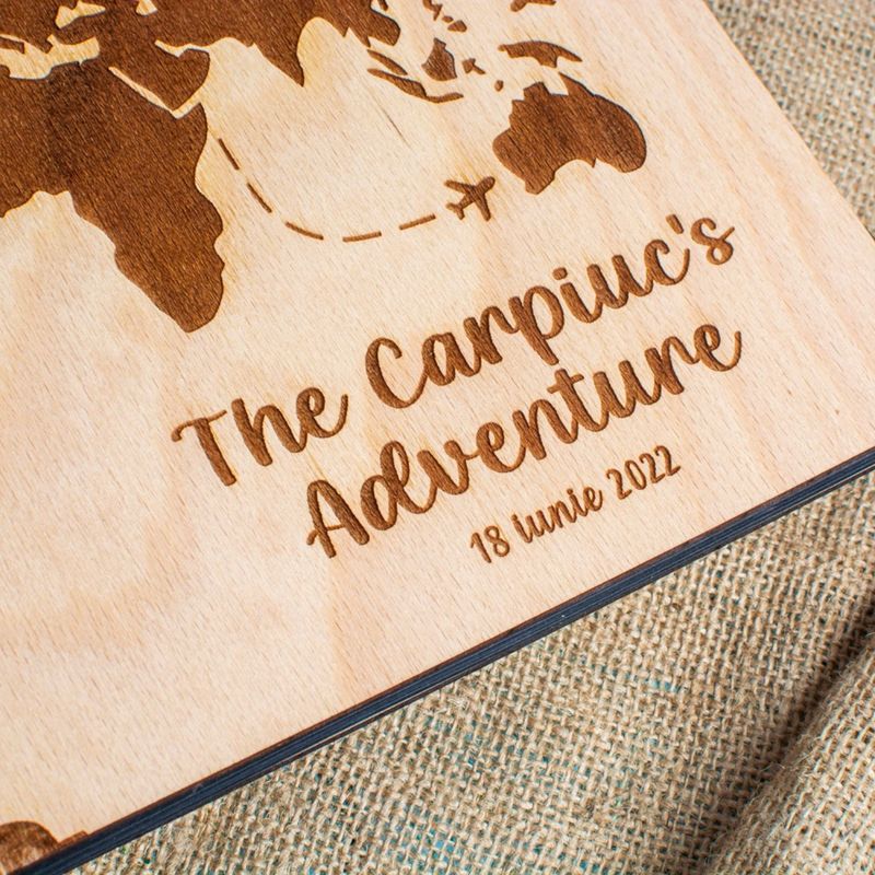 Market - Cadouri - Rame si albume foto - Album Foto GuestBook Nunta HH1587 Personalizat din lemn - Inconjurul Lumii familie 30 x 21 - Infinity.ro