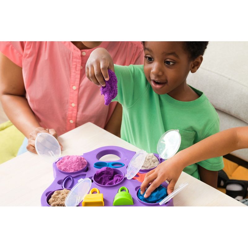 Jucarii, Copii si Bebe - Jucarii si jocuri - Jucarii & jocuri educative - Pasta, lut si nisip modelabil - Kinetic sand set geanta pentru plaja variety case - Infinity.ro