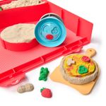 Jucarii, Copii si Bebe - Jucarii si jocuri - Jucarii & jocuri educative - Pasta, lut si nisip modelabil - Kinetic sand atelier pizza 453g - Infinity.ro