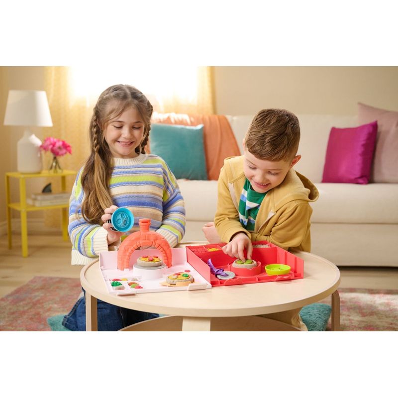 Jucarii, Copii si Bebe - Jucarii si jocuri - Jucarii & jocuri educative - Pasta, lut si nisip modelabil - Kinetic sand atelier pizza 453g - Infinity.ro