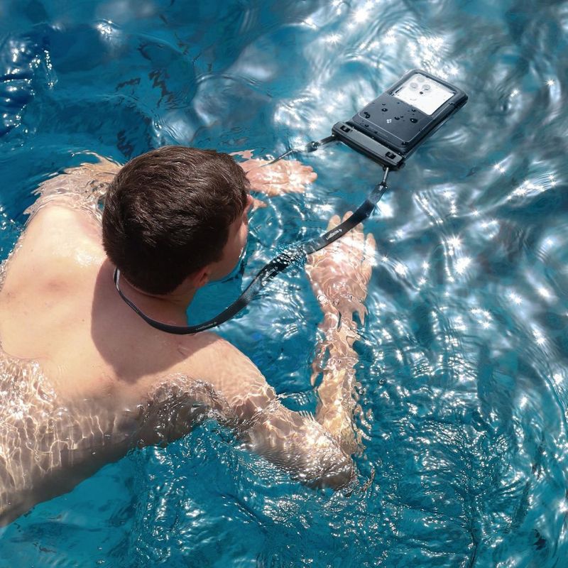 Laptop, Telefoane si Tablete - Telefoane mobile si accesorii - Accesorii Telefoane - Huse telefoane - Husa universala pentru telefon (set 2) - Spigen Waterproof Case (A611P) - Matte Negru - Infinity.ro