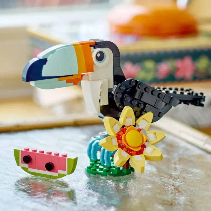 Jucarii, Copii si Bebe - Jucarii si jocuri - Seturi de constructie si cuburi - Seturi de constructie - LEGO Creator Animale salbatice: Tucan tropical 31173 - Infinity.ro