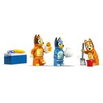 Jucarii, Copii si Bebe - Jucarii si jocuri - Seturi de constructie si cuburi - Seturi de constructie - LEGO Bluey Calatoria familiei lui Blue cu masina la plaja 11202 - Infinity.ro