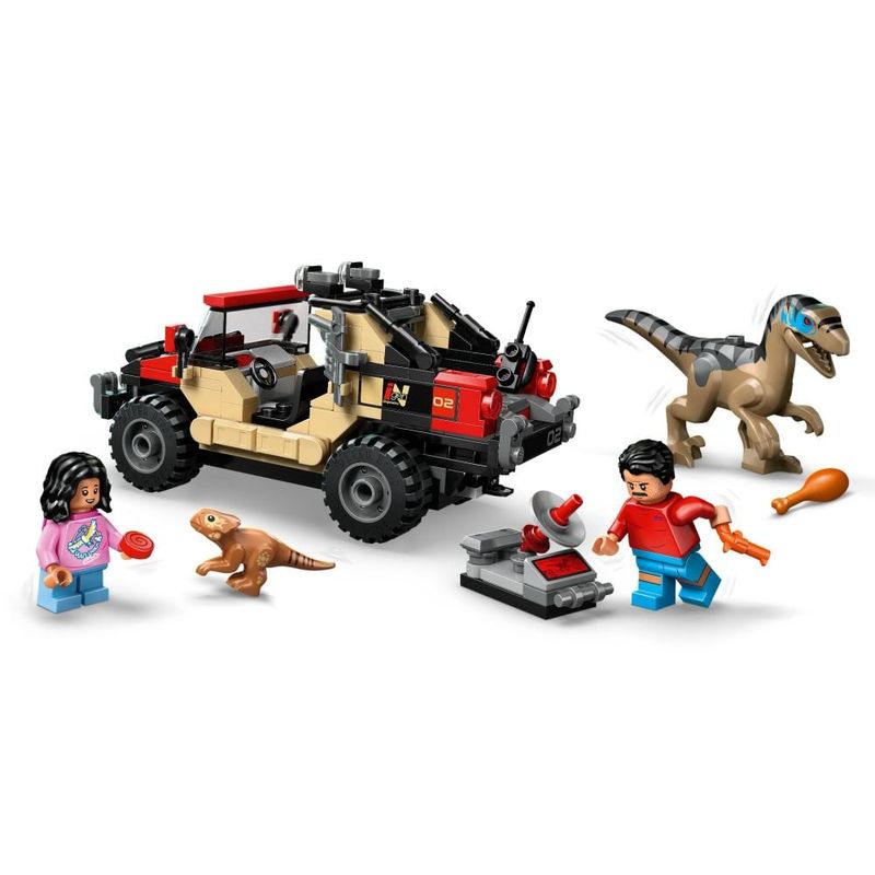 Jucarii, Copii si Bebe - Jucarii si jocuri - Seturi de constructie si cuburi - Seturi de constructie - LEGO Jurassic World Evadare off-road din calea unui Velociraptor 76972 - Infinity.ro
