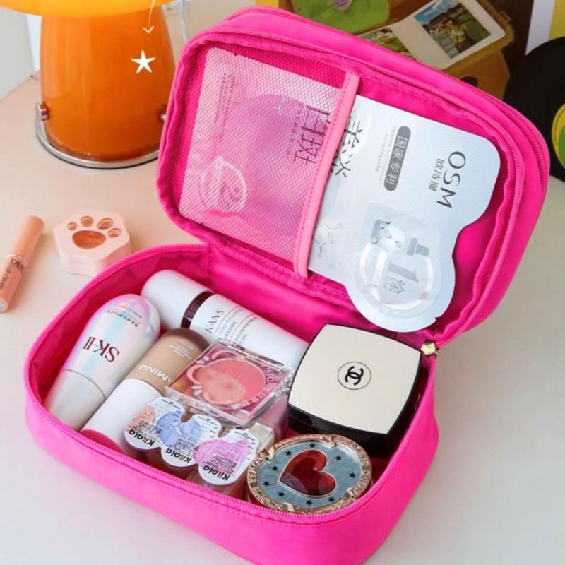 Ingrijire personala si Cosmetice - Machiaj - Portfarduri si genti cosmetice - Geanta pentru cosmetice, matlasata, cu maner, culoarea ciclam, 24x9x15 cm, eCarla, KS132R - Infinity.ro