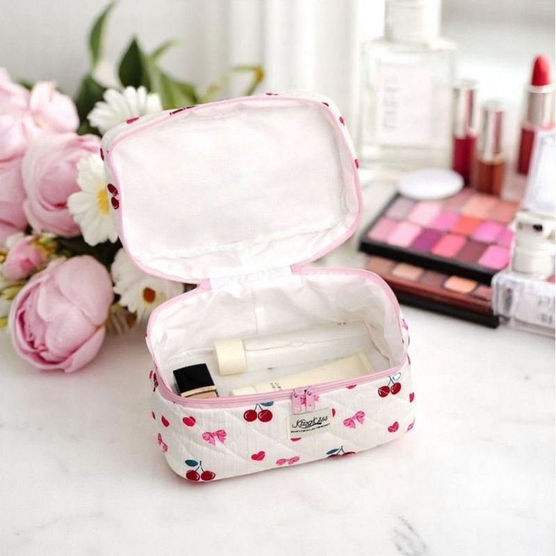 Ingrijire personala si Cosmetice - Machiaj - Portfarduri si genti cosmetice - Geanta pentru cosmetice, quilted, model cirese si fundite, 16x16x25 cm, eCarla, KS150 - Infinity.ro