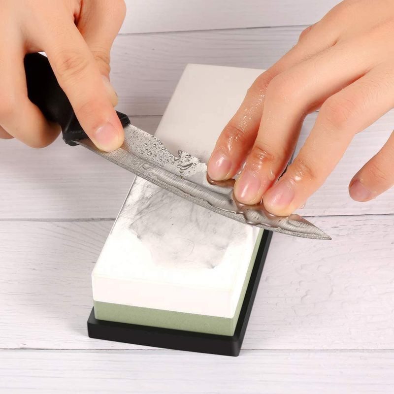 Casa si Gradina - Bucatarie si vesela - Ustensile bucatarie - Ascutitoare cutite - Piatra pentru Ascutirea Cutitelor prin Slefuire, LittleDomi, cu Suport din Silicon, 2 Granulatii 3000/8000, Ghidaj - Infinity.ro